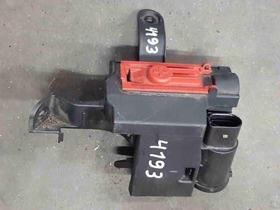8W0941823F Клеммник Audi A4 B9 (2015—2020) 2020