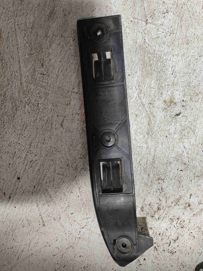 1J0807183A Кронштейн крепления бампера переднего Volkswagen Golf 4(1997-2004) 2002
