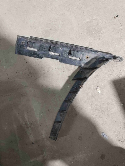 3B9807394B Кронштейн крепления бампера заднего Volkswagen Passat B5 1999