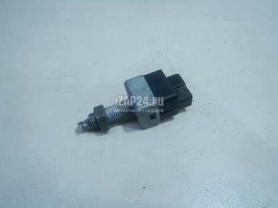 3774060D01 Датчик включения стопсигнала Suzuki Colt 1988