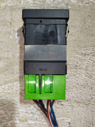 3B0963564C Кнопка подогрева сидений Volkswagen Passat B5 2000