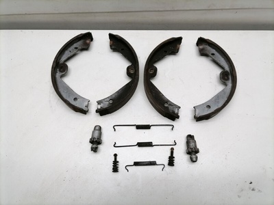7P0698525 Колодки стояночного тормоза Volkswagen Touareg 2