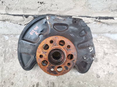 A2123321801 Кулак правый передний Mercedes-Benz E-класс W212 Mercedes-Benz E-класс W212/S212/C207/A207 (2009—2013) W212