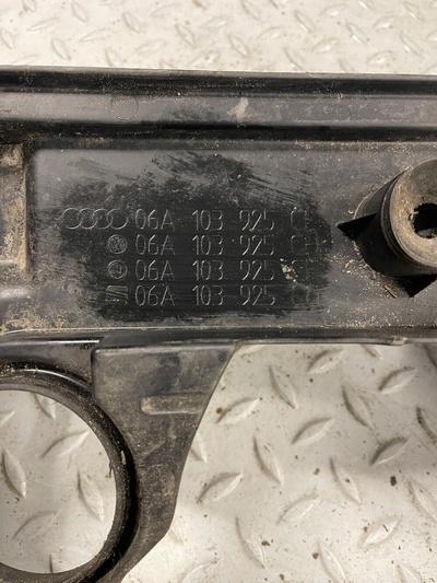 SilnikaA3 Крышка верхняя двигателя audi a3 8p 1.6 06a103925ce