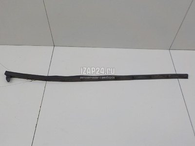 808300017R Уплотнитель двери Renault Duster 2012