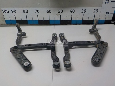 68232454AA Кронштейн фары противотуманной Chrysler Ram 2009