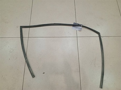 72235SMGE01 Уплотнитель стекла двери передней правой Honda Civic 5D 2005-2012 2008