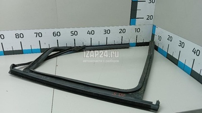 823307800R Уплотнитель стекла двери Renault Kaptur 2016