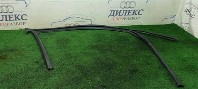 8R0837440G уплотнитель стекла двери Audi Q5 2011