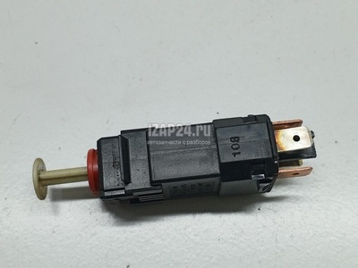 90460325 Датчик включения стопсигнала GM Omega B (1994 - 2003)