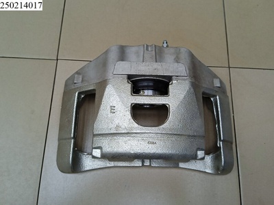 CF052266 Суппорт тормозной передний правый Trialli A8 II (D3) 2002-2010 Audi,A6 III (C6) 2004-2011 Audi,A4 III (B7) 2004-2009 Audi ,4F0615124