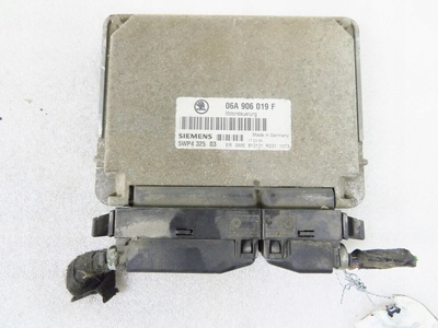 06A906019F блок управления skoda октавия i 1.6 5wp4325
