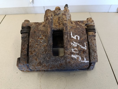 4775002100 Суппорт передний левый TOYOTA Corolla E12 2001-2006