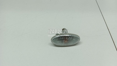 GJ6A51120E Повторитель на крыло белый Mazda Mazda 3 (BK) (2002 - 2009)