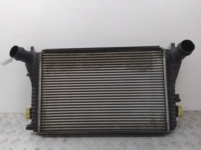 1K0145803BM Интеркулер Volkswagen Caddy 3 рест. (2010-2015) 2011