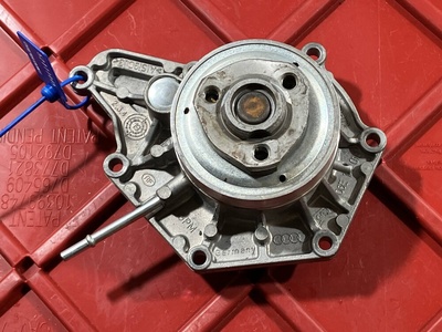 06E121018 Помпа Audi A6 4G/C7 2017 ,06E090A,H