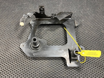 GX736K767AD крепление интеркулера Land Rover Range Rover Velar 2017 ,LR082394,T2H26081