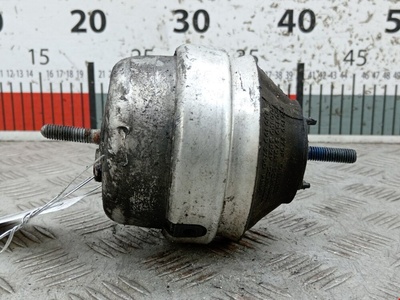 8D0199379K Подушка (опора) крепления двигателя Audi A6 C5 (1997-2005) 2001 ,