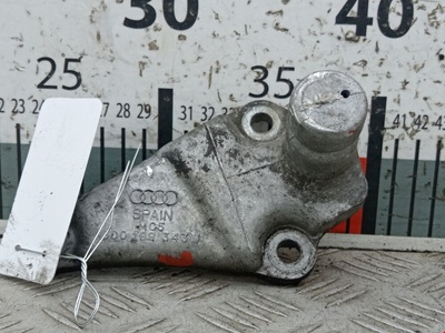 8D0199343J Кронштейн (крепление) двигателя (лапа крепления) Audi A6 C5 (1997-2005) 1998 ,