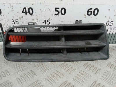 1J0853665B Решетка (заглушка) в бампер левая Volkswagen Golf 4 (1997-2004) 1999 ,B41