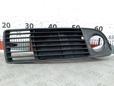 4B0807682H Решетка (заглушка) в бампер правая Audi A6 C5 (1997-2005) 1998 ,4B0807682