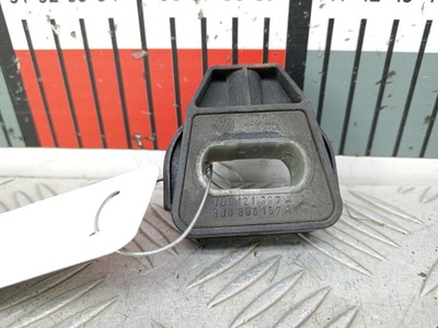 1J0806155E Кронштейн (крепление) радиатора Volkswagen Golf 4 (1997-2004) 2001 ,
