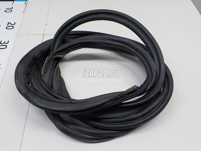 5N0827705A Уплотнитель багажника VAG Tiguan (2007 - 2011)