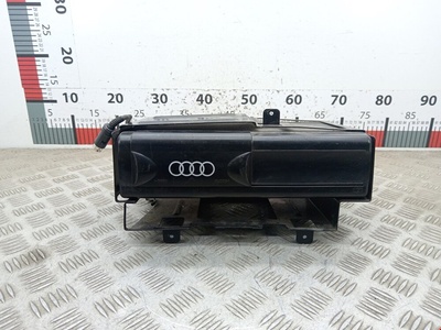 8D9035111 Чейнджер компакт дисков Audi A4 B5 (1994-2001) 1997 ,