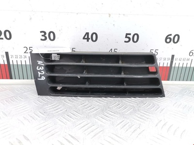 8D0807346AB Решетка (заглушка) в бампер правая Audi A4 B5 (1994-2001) 1999 ,