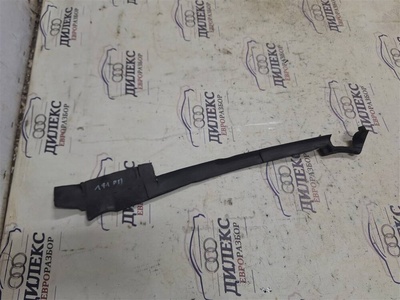 7L0121332B уплотнитель (внутри) Audi Q7 2005-2015 2012
