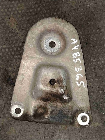 8D0399542B Кронштейн Audi A4 B5(1994-2001) 2000