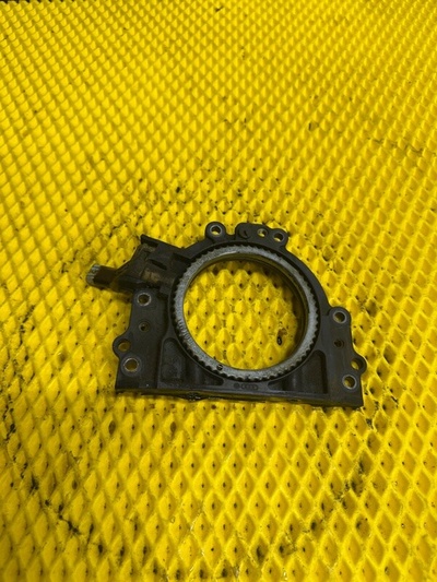04E103170A Крышка коленвала SKODA OCTAVIA A7 2014