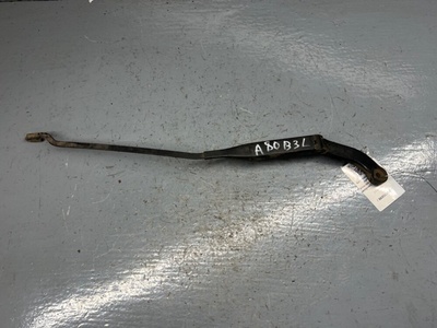893955407D Щеткодержатель (поводок стеклоочистителя, дворник) Audi 90 B3 1991