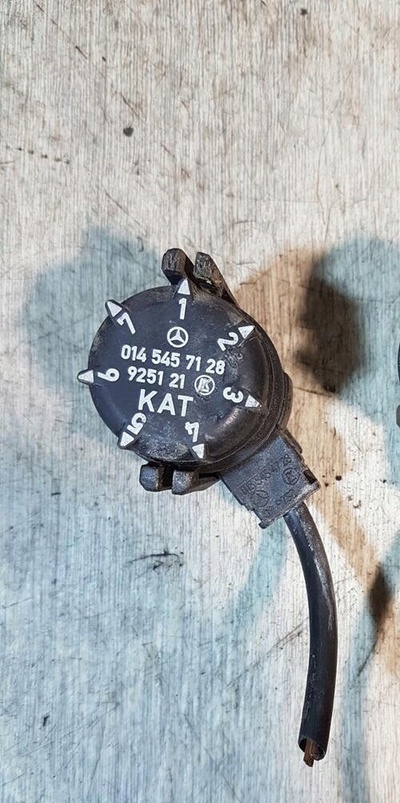 0145457128 датчик корректор зажигания мерседес w124 2.3 8v