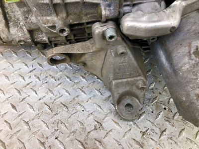 8D0399114L Кронштейн КПП Audi A6 C5 (S6,RS6) 1999