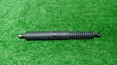 7L6827550C амортизатор двери багажника VW Touareg 2002-2010 2006