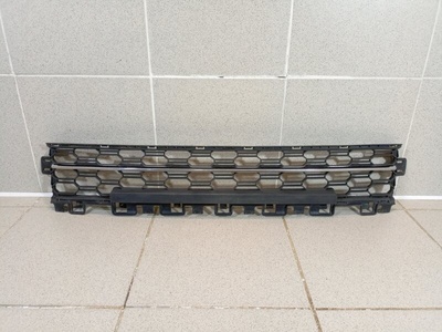 5E3853677A9B9 Решетка в бампер центральная Skoda Octavia A8