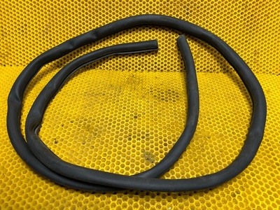 7P6823707A Уплотнитель капота Volkswagen Touareg 7P 2011