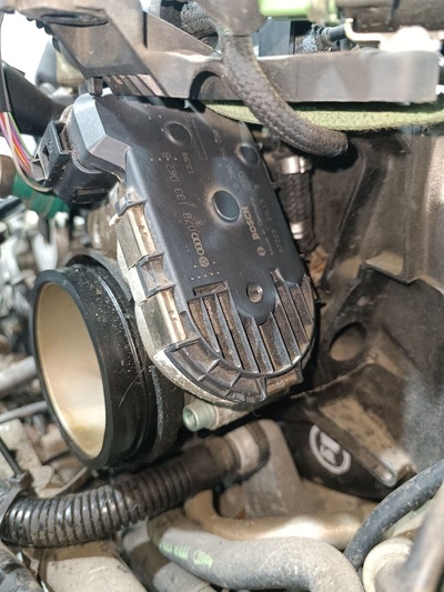 0280750030 Заслонка дроссельная Volkswagen Passat 1999