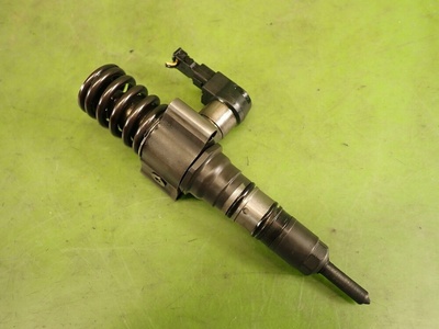 03G130073S насос - форсунка volkswagen passat b6 2.0 tdi 2006 год
