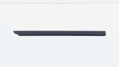 6817233122 Уплотнитель стекла двери Toyota Camry 70 2021