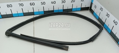 803309U10A Уплотнитель стекла двери Nissan Note (E11) (2006 - 2013)