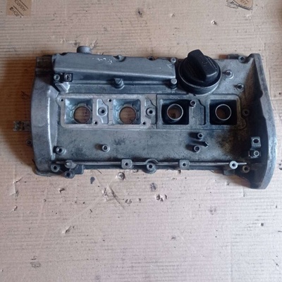 06B103475E Клапанная крышка Audi A4 B5 1999