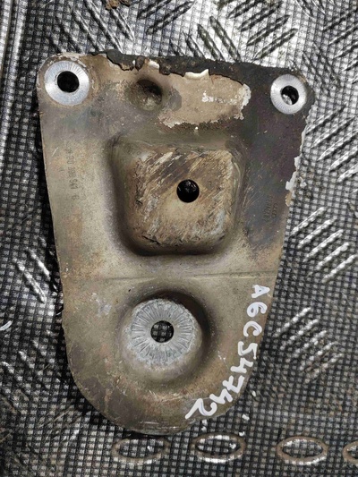 8D0399541B Кронштейн подрамника Audi A6 C5(1997-2004) 1999