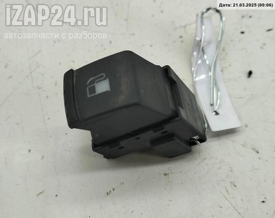 1J0959833A Кнопка открывания лючка топливного бака Volkswagen Passat B5+ (GP) 2002