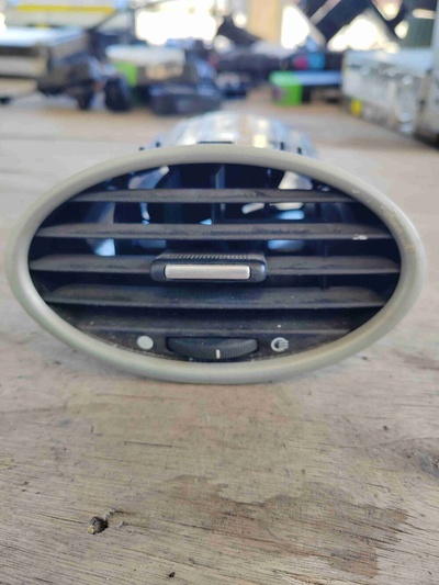 4M51A014L21AD Дефлектор обдува салона Ford Focus 2 2009