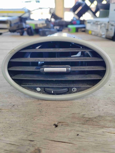 4M51A014L21AD Дефлектор обдува салона Ford Focus 2 2009