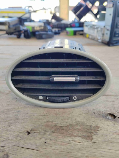 4M51A014L21AD Дефлектор обдува салона Ford Focus 2 2009