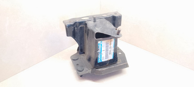 GE4T50080B крепление бампера Mazda 626 GF 1999 GE4T-50-080B,7C15