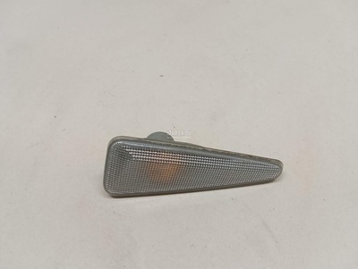 8200602765 Повторитель на крыло правый белый Renault Symbol II (2008 - 2012)